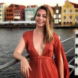 Meet your Posher, Courtney